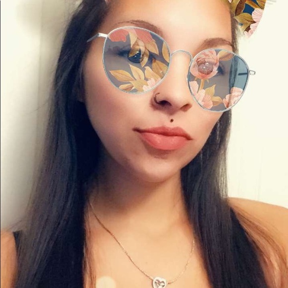 Meet your Posher, Kandi - Picture 1 of 1